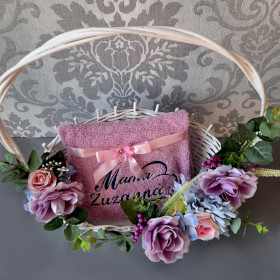 kosz prezentowy z okazji Dnia Matki haftyok.pl